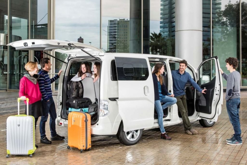 Benefits of Coach Services for Group Travel Today
